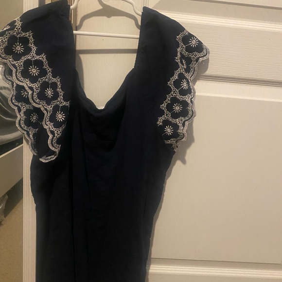 Navy flower embroidery on shoulders - Picture 1 of 2